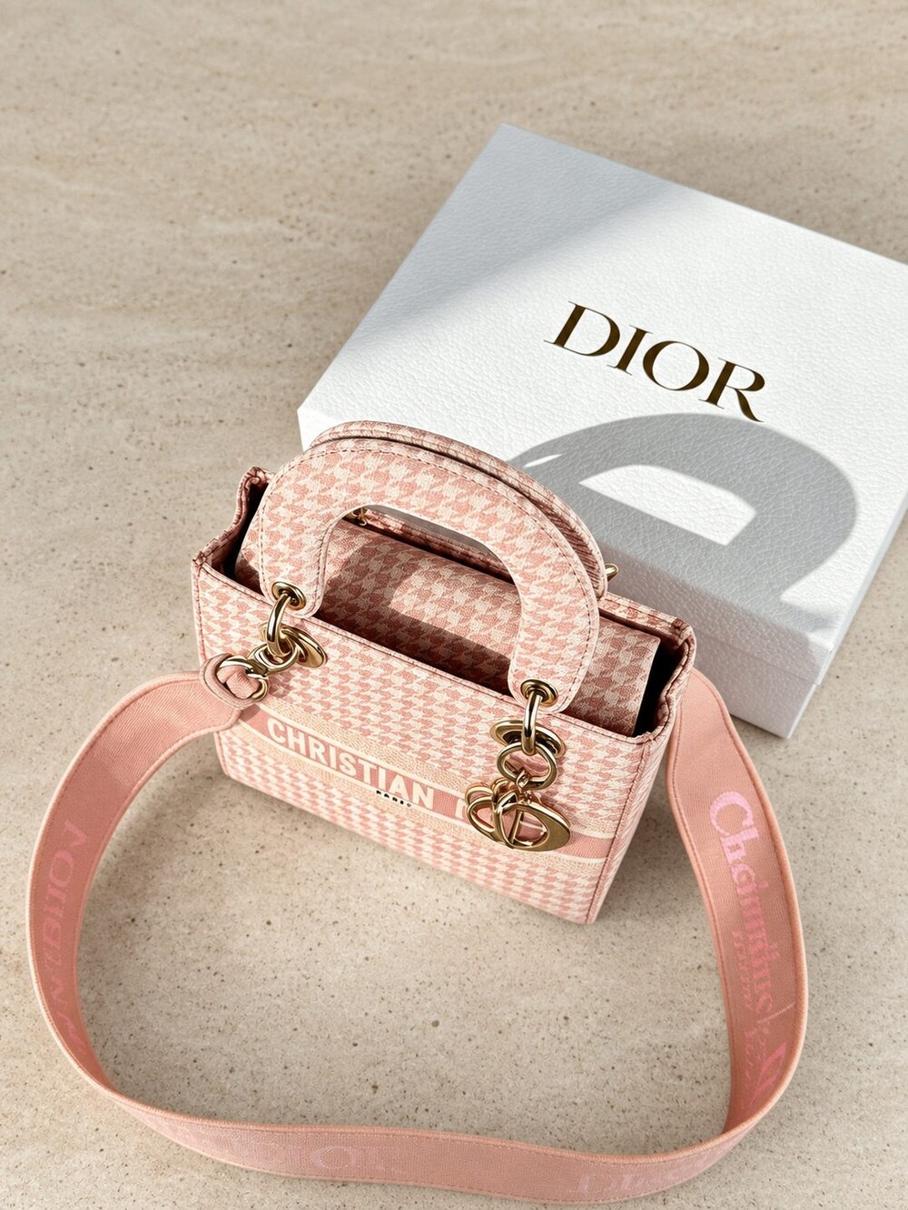 Dior Houndstooth Embroidered Canvas Carryall in Pink and White - Picture 2 of 4